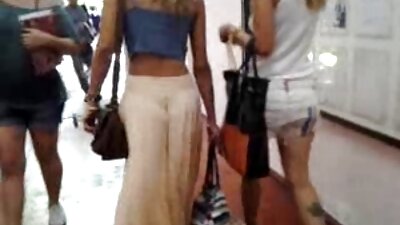 Seksual rəf ilə sarışın öz amcığını dərindən vurur